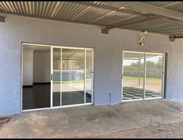 1,460M² OFFICE FOR SALE IN BENONI AH